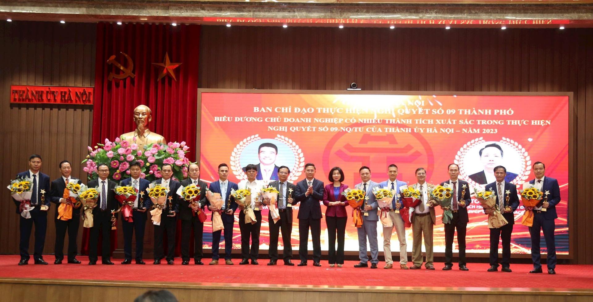 VINCONS được Thành ủy Hà Nội biểu dương là doanh nghiệp ngoài nhà nước có tổ chức Đảng tiêu biểu